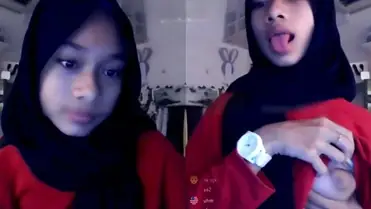 Bokep Indo Uting ABG Jilbab Sange Melet OMETV WOT Lumer HD