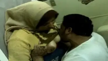 Bokep Tante Jilbab Nakal ML Gambar Bertolak Belakang Lumer WOT